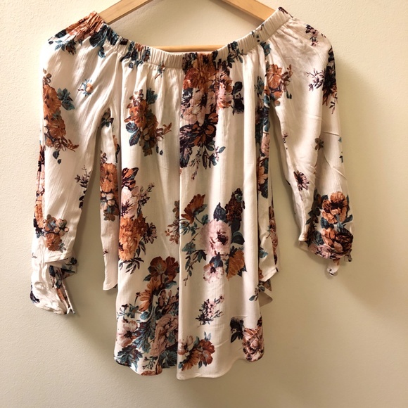 Romantic Floral Blouse - Picture 7 of 8
